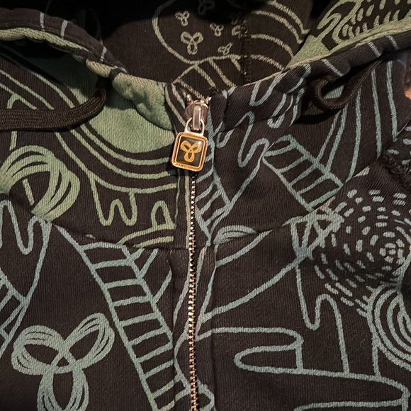 Euc TNA graphic full zip hoodie. - Picture 3 of 8